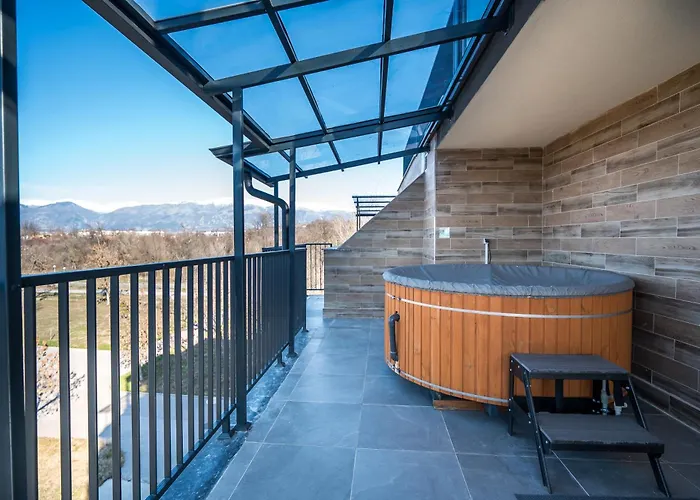 Хотел царска 2*